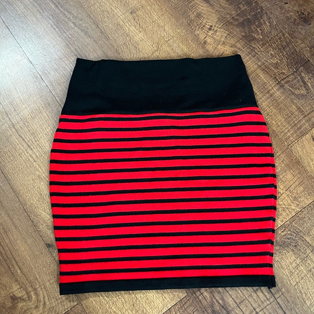 Chic Striped Black and Red Pencil Skirt Size Large